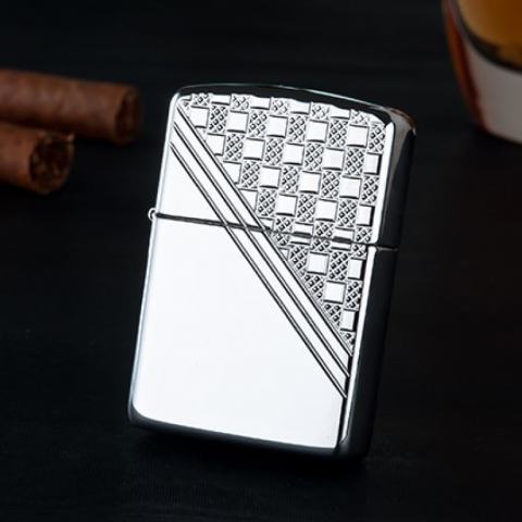 Zippo Chính Hãng Kẻ Caro ở Góc Phải Vỏ Dày