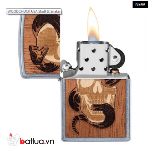 Zippo mạ Chrome in hình rắn và Skull trên nền gỗ