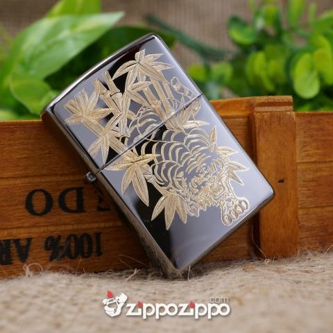 Zippo Màu Đen Bóng Chạm KHắc Hình Hổ Nguyên Con